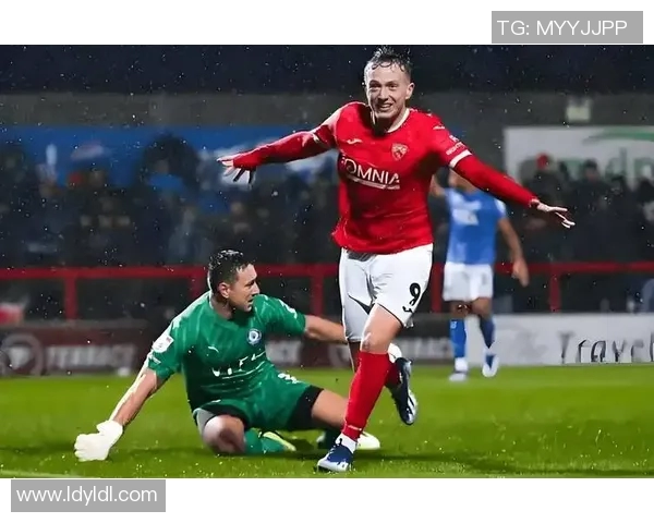 狼队与哈德斯菲尔德激战正酣赛果揭晓引发球迷热议